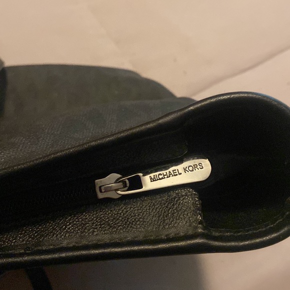 Michael Kors authentic tote. - Picture 9 of 10